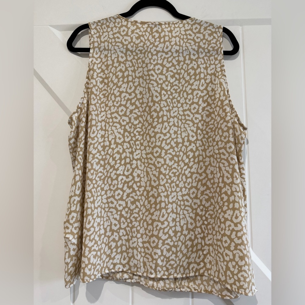 J. Crew Women's Beige Leopard Print 🐆Blouse - Picture 2 of 10